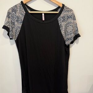 Black and Gray Short Sleeved Patterned Women's Top